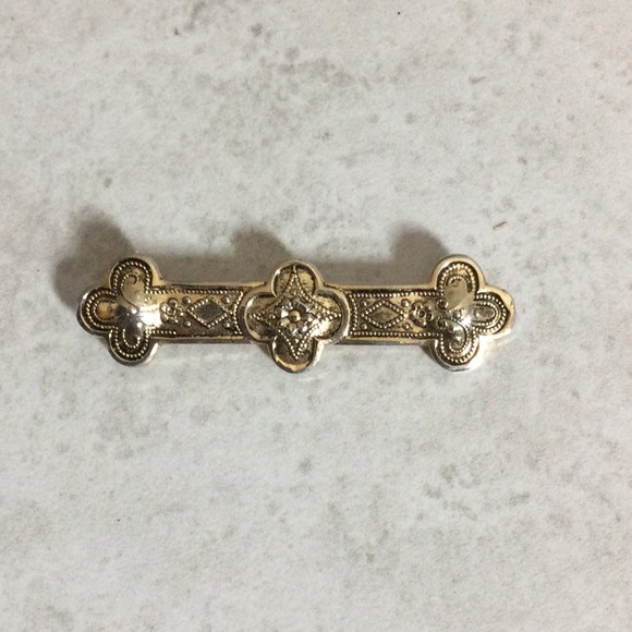 NWT Gold filigree flower edging pin - Picture 1 of 7